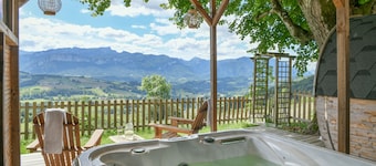 La Palette Guest Room with Mountain View, Shared Garden & Wi-Fi