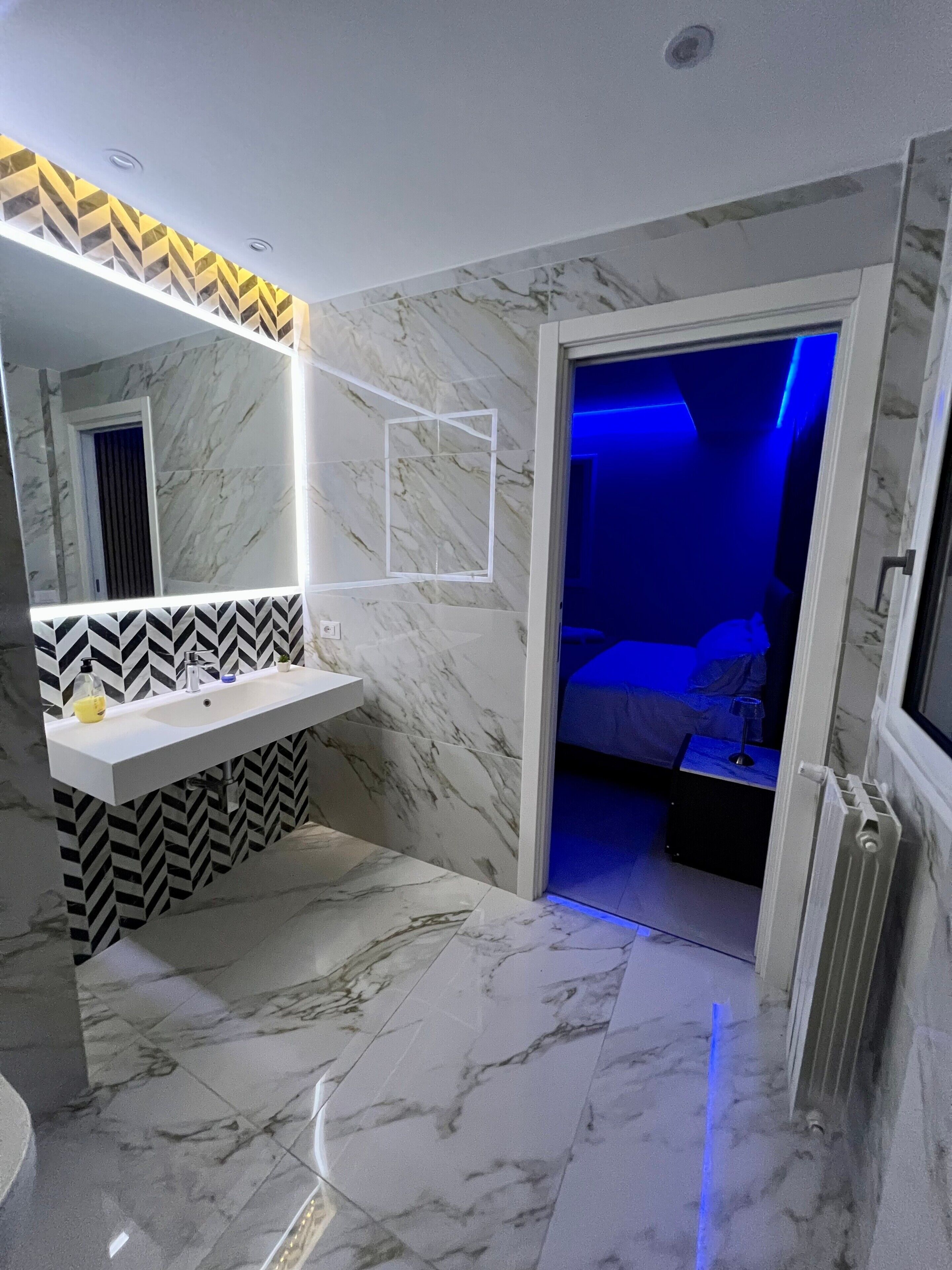 Een douche, een haardroger, handdoeken