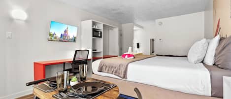 Chambre Junior double, 1 trÚs grand lit, salle de bain privée | Espace de travail pour ordinateurs portables, fer et planche à repasser