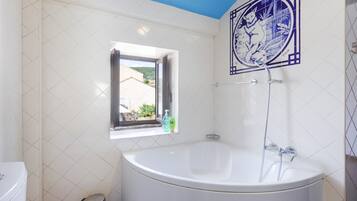 Ducha, secador de pelo, toallas