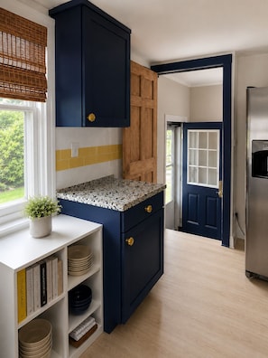 Interior - #1 Location I 1/2 Mile to Stadium I 1/3 Mile to Downtown I GO BLUE (Ann Arbor)