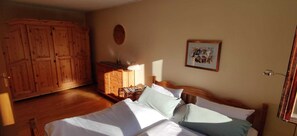 Room - The Renoth's _ arrive breathe deeply enjoy (Bischofswiesen)