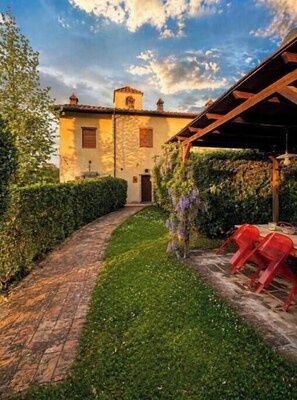 Outdoor dining - Private pool between Siena and San Gimignano (Toscana)