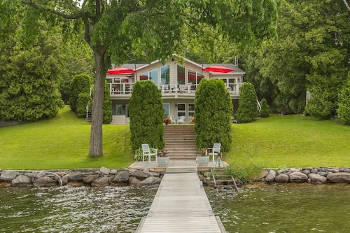 Simply Simcoe A fabulous Carthew Bay lakefront home