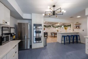Coffee/tea maker, fridge, microwave, oven - Modern Houston Pool Retreat • 5BR • Sleeps 15 (Houston)