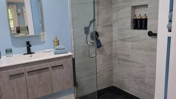 Towels, soap, shampoo, toilet paper