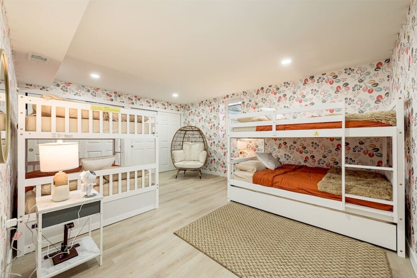 6 Schlafzimmer, Schreibtisch, Bügeleisen/Bügelbrett, WLAN