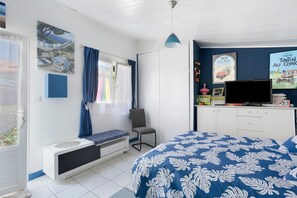 WiFi, bed sheets - Guest Room “Lajarrieleduc” with Shared Terrace, Garden, and Wi-Fi (La Jarrie)