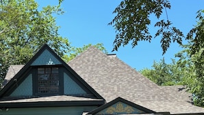 A two-story house with a front porch, a brick foundation, and a number 4517 sign. - Charming, Spacious Victorian Near Downtown Dallas (Dallas)