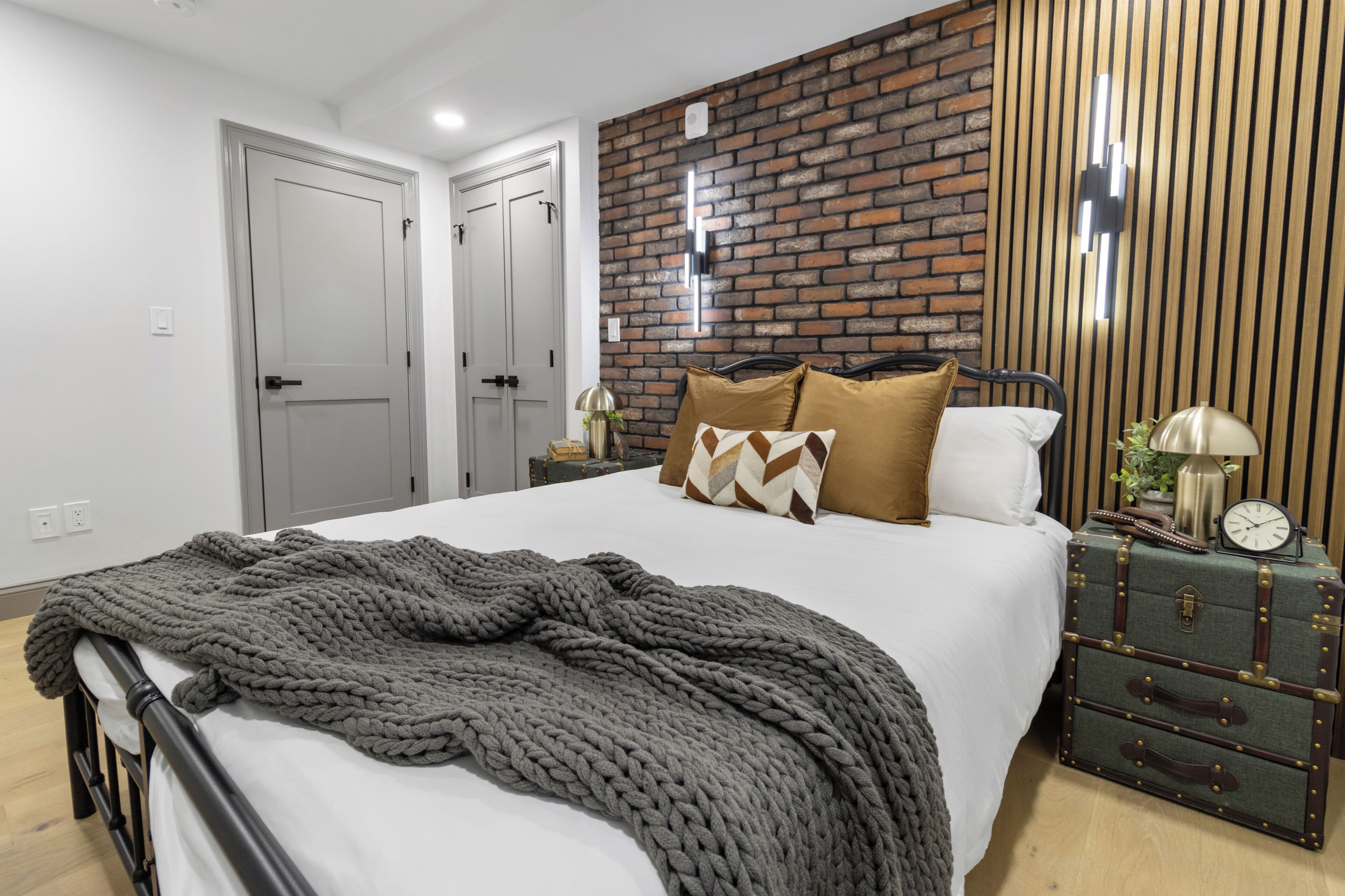 WiFi, bed sheets
