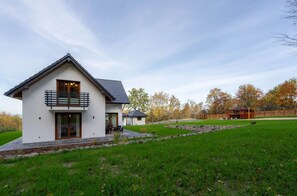 House | Exterior - Large Holiday Villa With Garden, Sauna and Jacuzzi (Brzeznica)