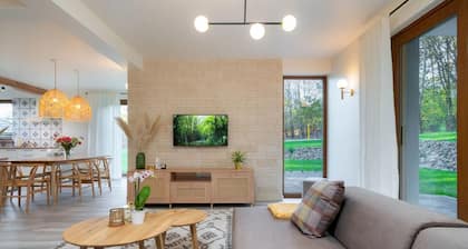 Large Holiday Villa With Garden, Sauna and Jacuzzi