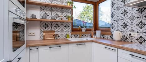 บ้านพัก | ครัวส่วนตัว | เก้าอี้กินข้าวสำหรับเด็ก