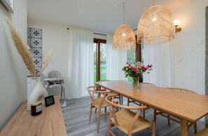 House | Dining - Large Holiday Villa With Garden, Sauna and Jacuzzi (Brzeznica)