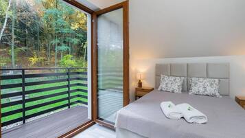 House | 3 bedrooms, iron/ironing board, individually furnished, bed sheets