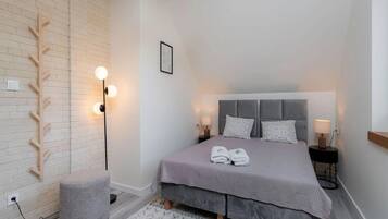 House | 3 bedrooms, iron/ironing board, individually furnished, bed sheets