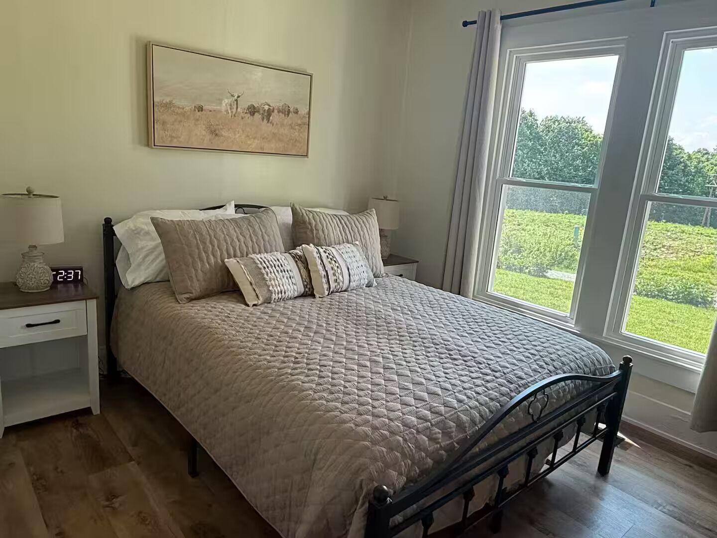 3 bedrooms, desk, iron/ironing board, free WiFi