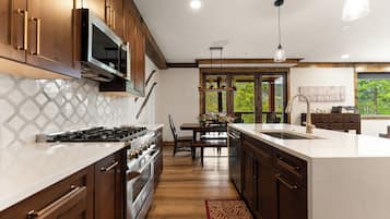 Studio (2 Bedrooms) | Property amenity