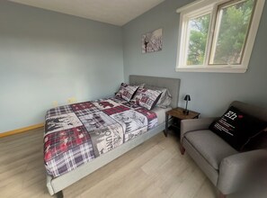 2 slaapkamers, een strijkplank/strijkijzer, wifi, beddengoed