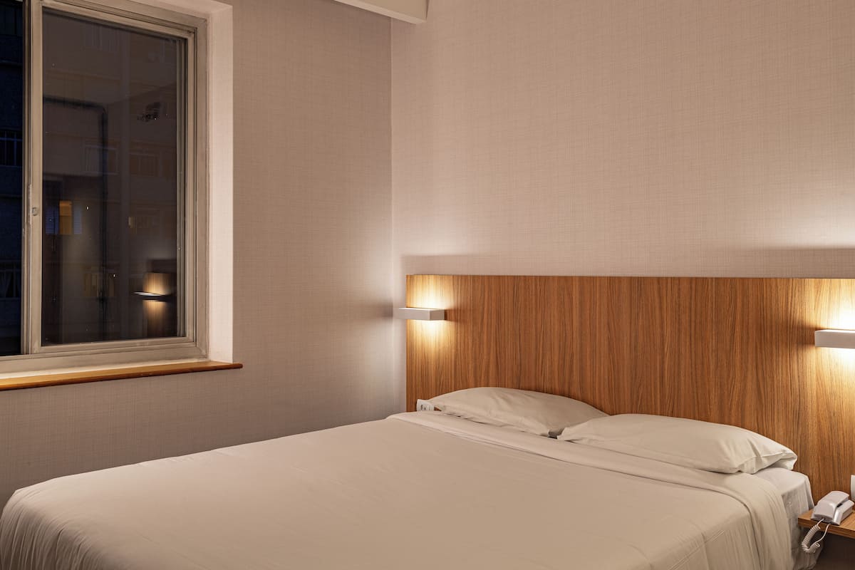 WiFi (free), bed sheets