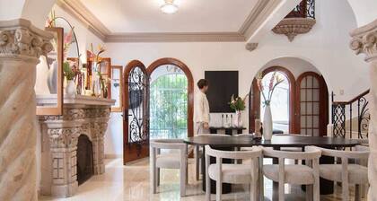 Breathtaking Mansion HUGE Rooftop with AC Condesa