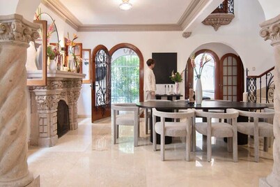 Breathtaking Mansion HUGE Rooftop with AC Condesa
