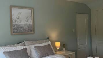 Chaumière | 3 chambres, accès au Wi-Fi (inclus), décor unique, ameublement unique