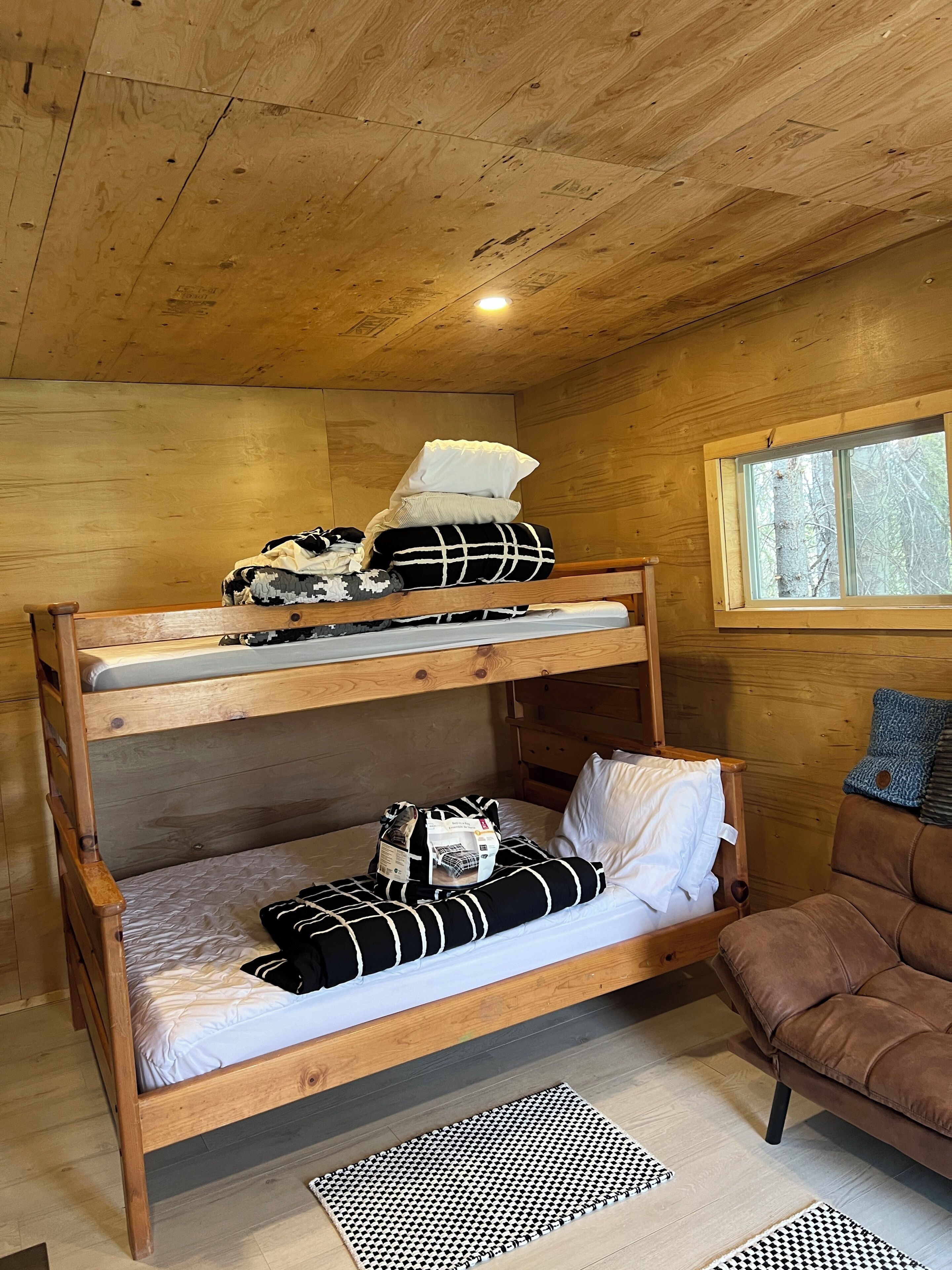 1 bedroom, bed sheets