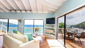 Deluxe House, Ocean View | Living area