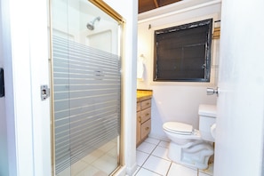 Shower, hair dryer, towels, soap - The Breeze (ST Thomas)