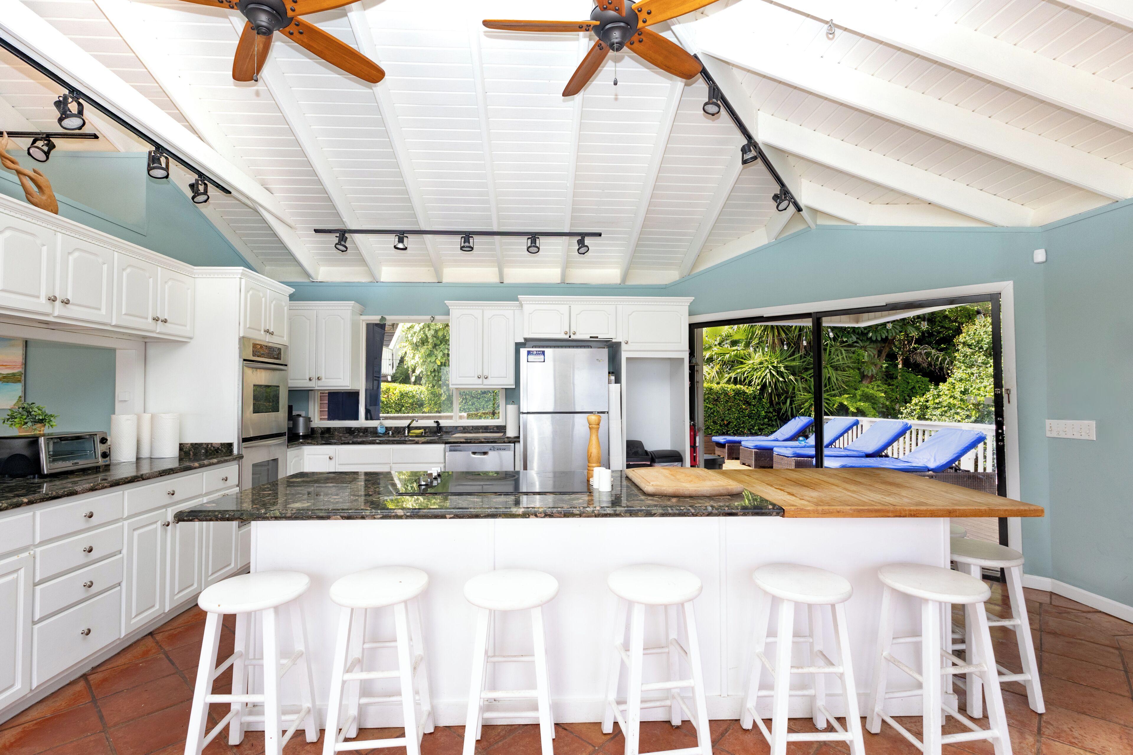Deluxe House, Ocean View | Private kitchen