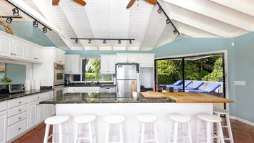 Deluxe House, Ocean View | Private kitchen