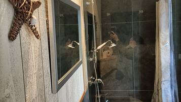 Shower, towels