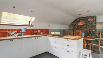 Dishwasher, cookware/dishes/utensils