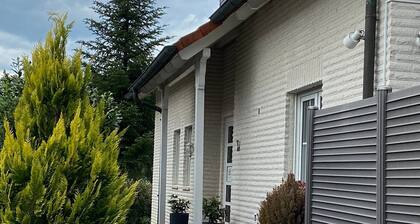 104 m² bright, high-quality apartment with 2 balconies by the forest near Linz