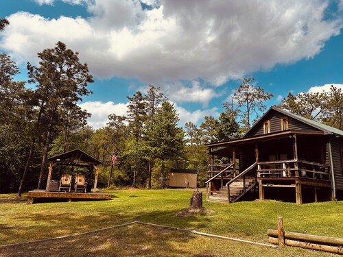 Enjoy a quite and cozy get  away at Lake Sam Rayburn!