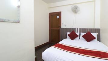 Habitación económica doble | Escritorio, espacio para trabajar con un portátil, wifi gratis