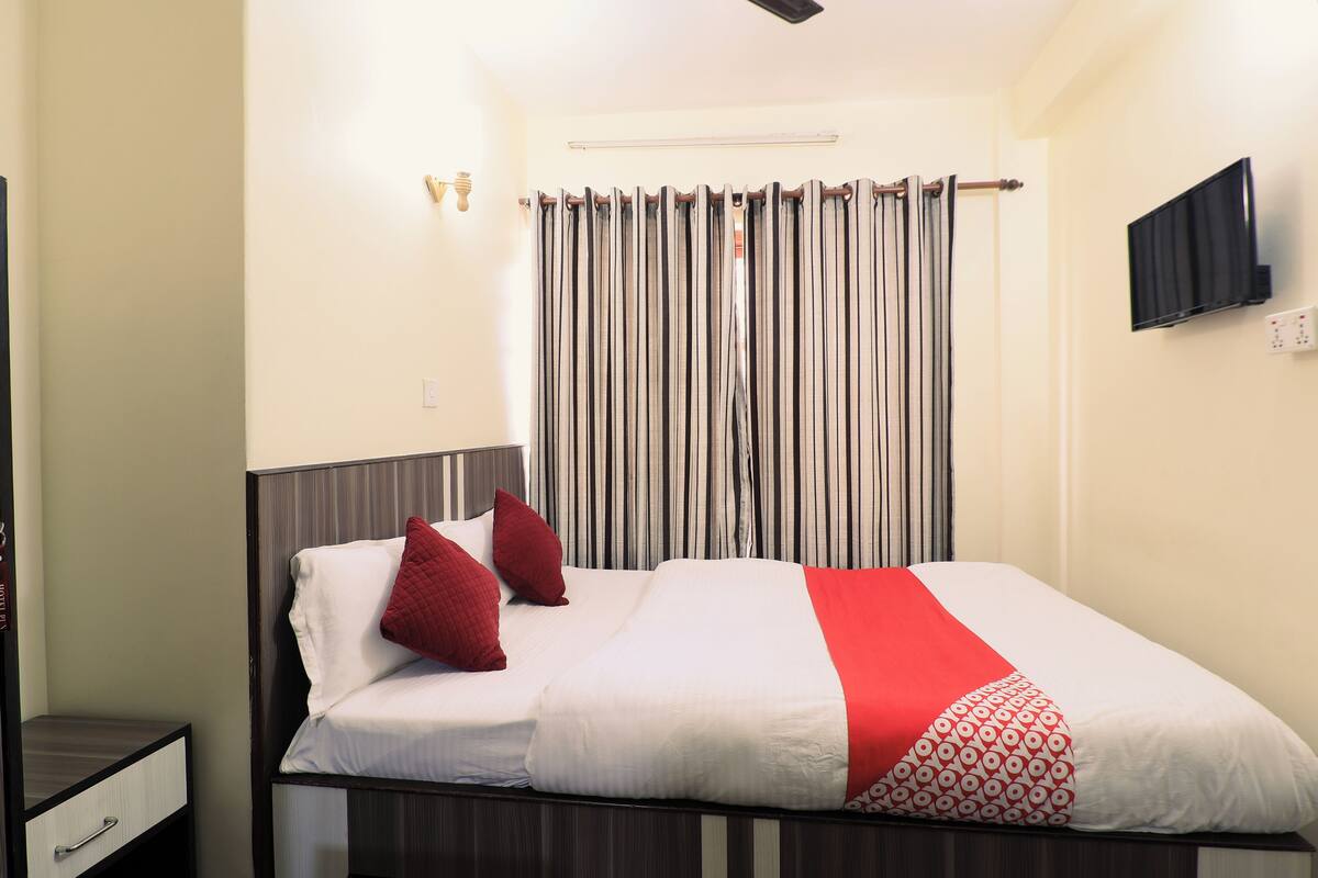 Classic Double Room, Smoking, Private Bathroom