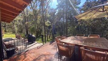 Family House, 5 Bedrooms, Garden View, Garden Area | Outdoor dining