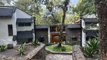 Casa familiar, 5 habitaciones, vista al jardín, en el área del jardín | Áreas de la propiedad