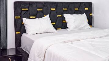 5 bedrooms, iron/ironing board, free WiFi, bed sheets