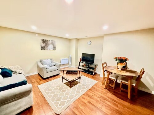 Elegant 1BR Retreat Near Downtown Relax in Comfort