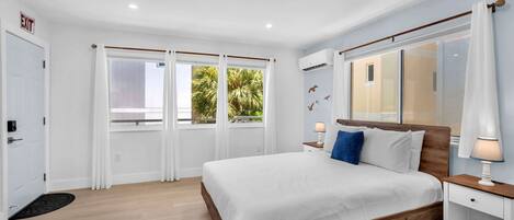 Desk, iron/ironing board, WiFi, bed sheets