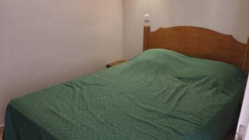 1 bedroom, internet, bed sheets
