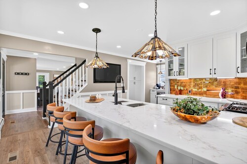 Modern Farmhouse: 12.5 Acres & 2 Fire Pits