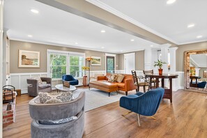 Living area - Modern Farmhouse: 12.5 Acres & 2 Fire Pits (Lothian)