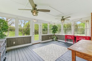 Interior - Modern Farmhouse: 12.5 Acres & 2 Fire Pits (Lothian)