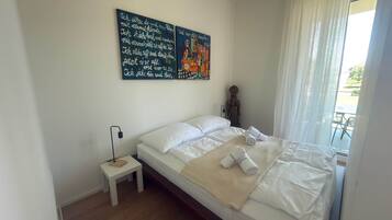 Iron/ironing board, WiFi, bed sheets