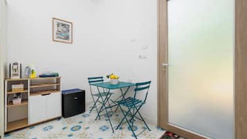 Tenda de campanya superior, vistes al mar | Sala d'estar