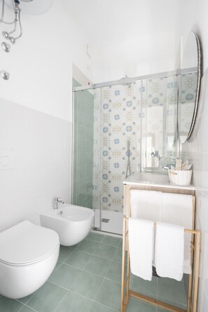 Free toiletries, hair dryer, towels, soap - De Vivo Realty - Boscosfera Amalfi (Amalfi)
